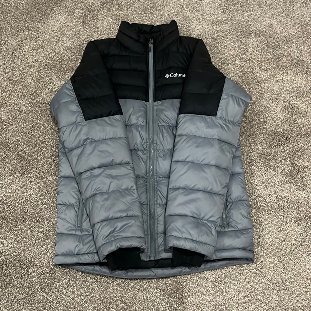 Men’s Columbia black and grey insulated jacket - size small